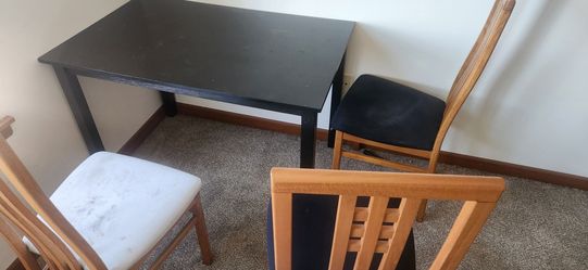 1 table 4 chairs for free