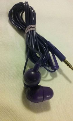 Headphones/earbuds/headset