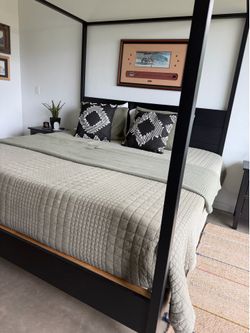 King Wood Poster Bed