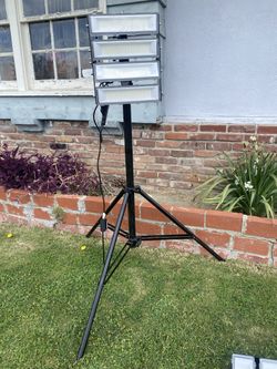 2 LED Outdoor Lights W/ Tripos Stands