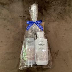 Sunwashed Santal by Bath & Body Works Fragrance and Body Wash Set.