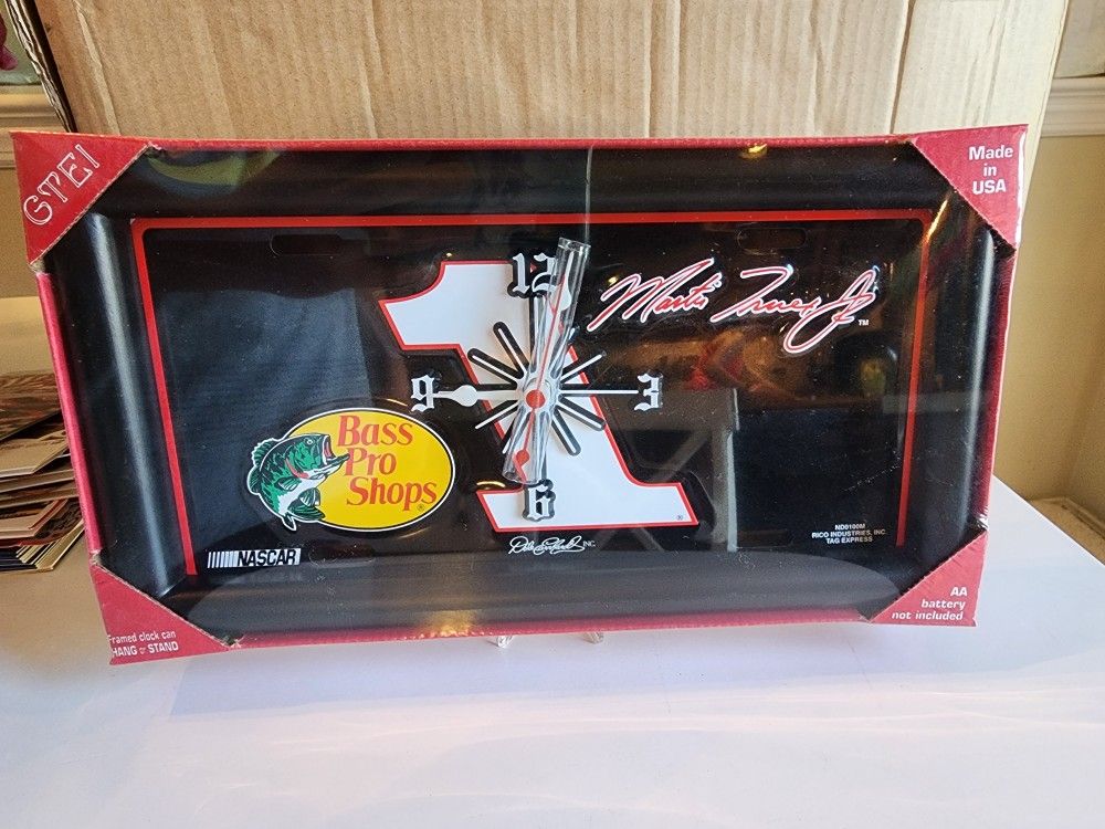Nascar/Bass Pro Shop Clock