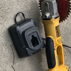 Dewalt Works Perfectly  Includ Charger Not Good Battery Bring Your Battery To Testing 