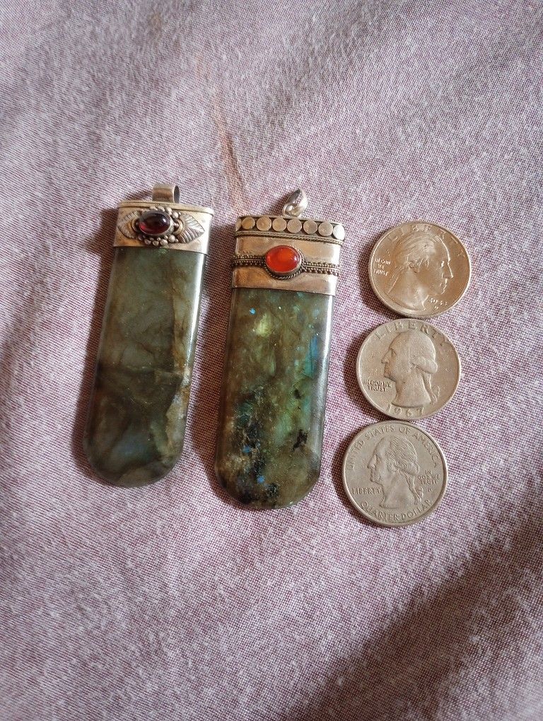 Labradorite Tongue Pendant Moonstone