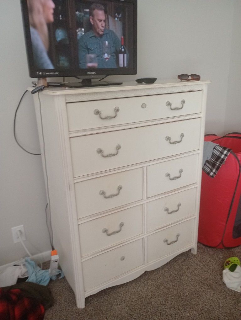 8 Drawer Dresser Smooth Sliding Quality $75 Obo