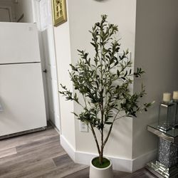 Pretty Artificial Plant Olive 🫒 Tree With Large Brown Planter ! Brand New 