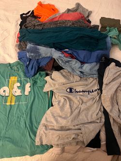 Set of 30 boys t-shirts and 3 long sleeve shirts brand names size youth boys 10/12