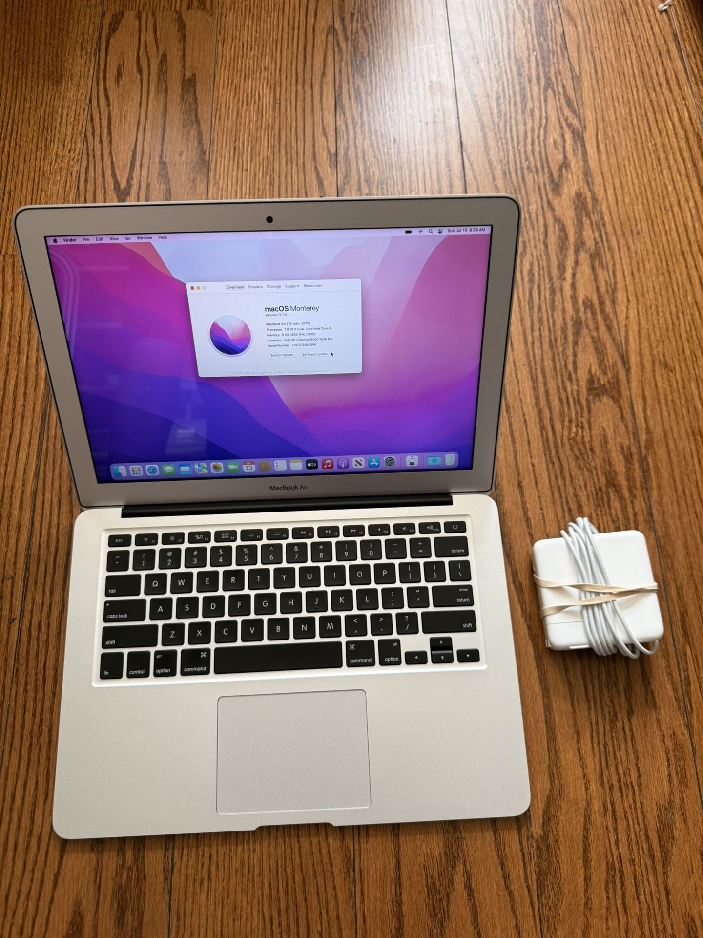 MacBook Air 13” 2017/8GB RAM/128GB SSD/Fully Functional/Apple charger/Good Battery Cycle.