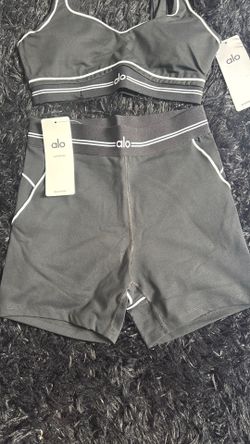 Medium black Alo set-$125