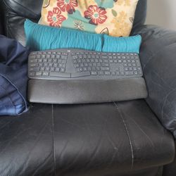 Logitech K860 Wireless Ergonomic Keyboard 
