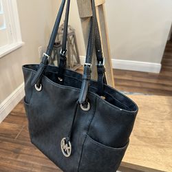 Michael Kors Signature Tote And wallet