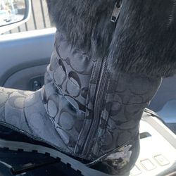 Authentic- C O A C H.  J o y o u s  SIZE 9.5 Fur Cuff Winter Boots (A7303)