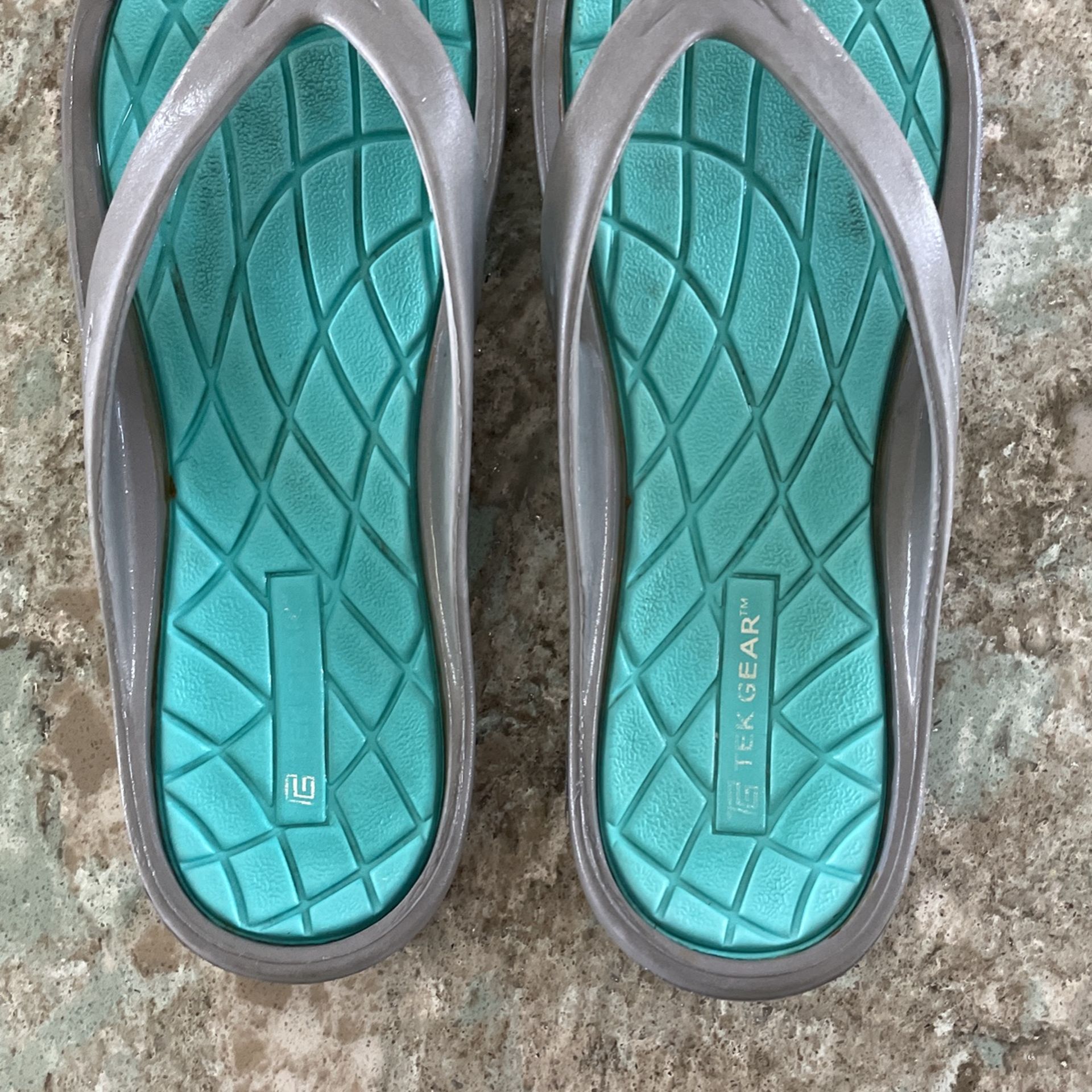 Tek Gear Flip Flops Women’s Size 7-8 Medium