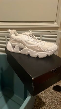 Nike RYZ 365 White Sneakers