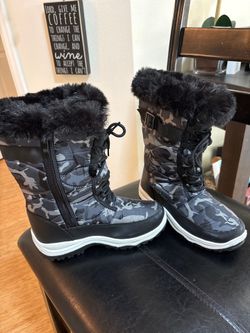Women's Merence Camo Winter Snow Boots - Size 8 / 8.5 (EU 39)