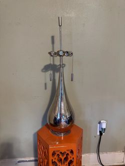MCM INSPIRED polished metal, teardrop-shaped modernist table lamp