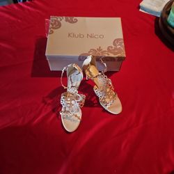 Worn once Klub Nico sz 7 women's beige heels