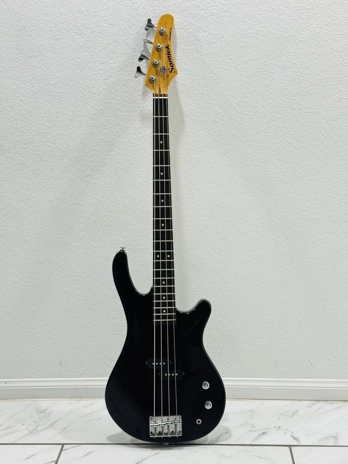 Samick A0ZX Bass Full Size Electric Guitar