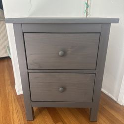2 Nightstands 