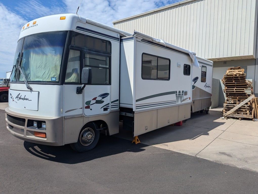 1999 Winnebago Adventurer