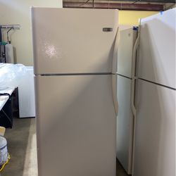 Frigidaire Refrigerator Top Freezer White 