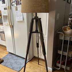 Rustic Tripod Lamp 