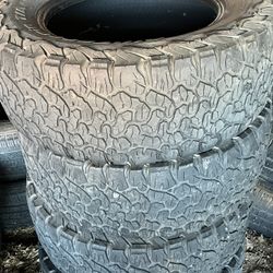 MATCHING SET OF LT 285/ 60 R 18 BF GOODRICH ALL TERRAIN T/A TIRES