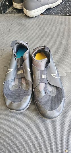 Nike kids shoes Size 5