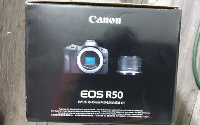 Canon Rebel EOS R50