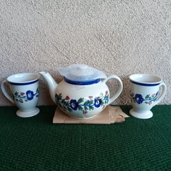 DesignPac Inc Vintage Teapot and 2 Teacups NEW!