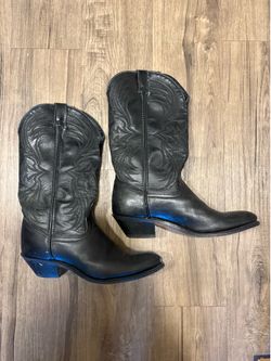 Black cowboy boots size 8.5 women’s
