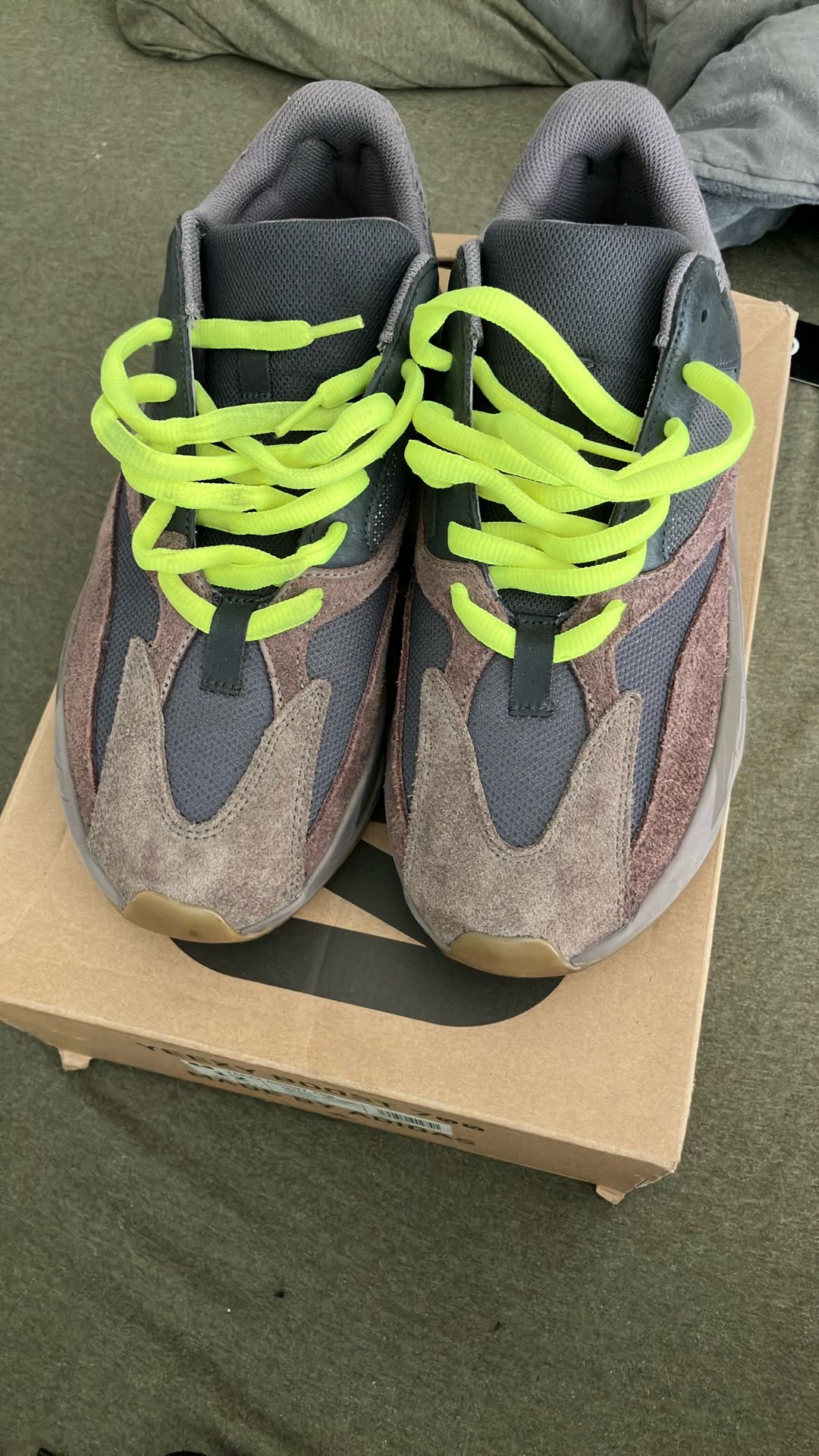 Adidas YEEZY 700 Sz12 VNDS $135