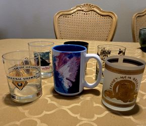 6 Vintage Collectible Vacation Glasses and Mug.