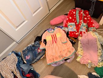 Large Lot of Girls Toddler Clothing