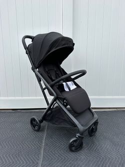 NEW Icon black travel stroller/ compact stroller/ airline approved