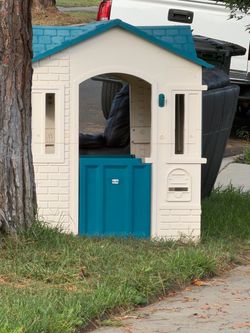 Little Tikes Cape Cottage Pretend Playhouse with Working Door, Toddlers Ages 2+, Blue