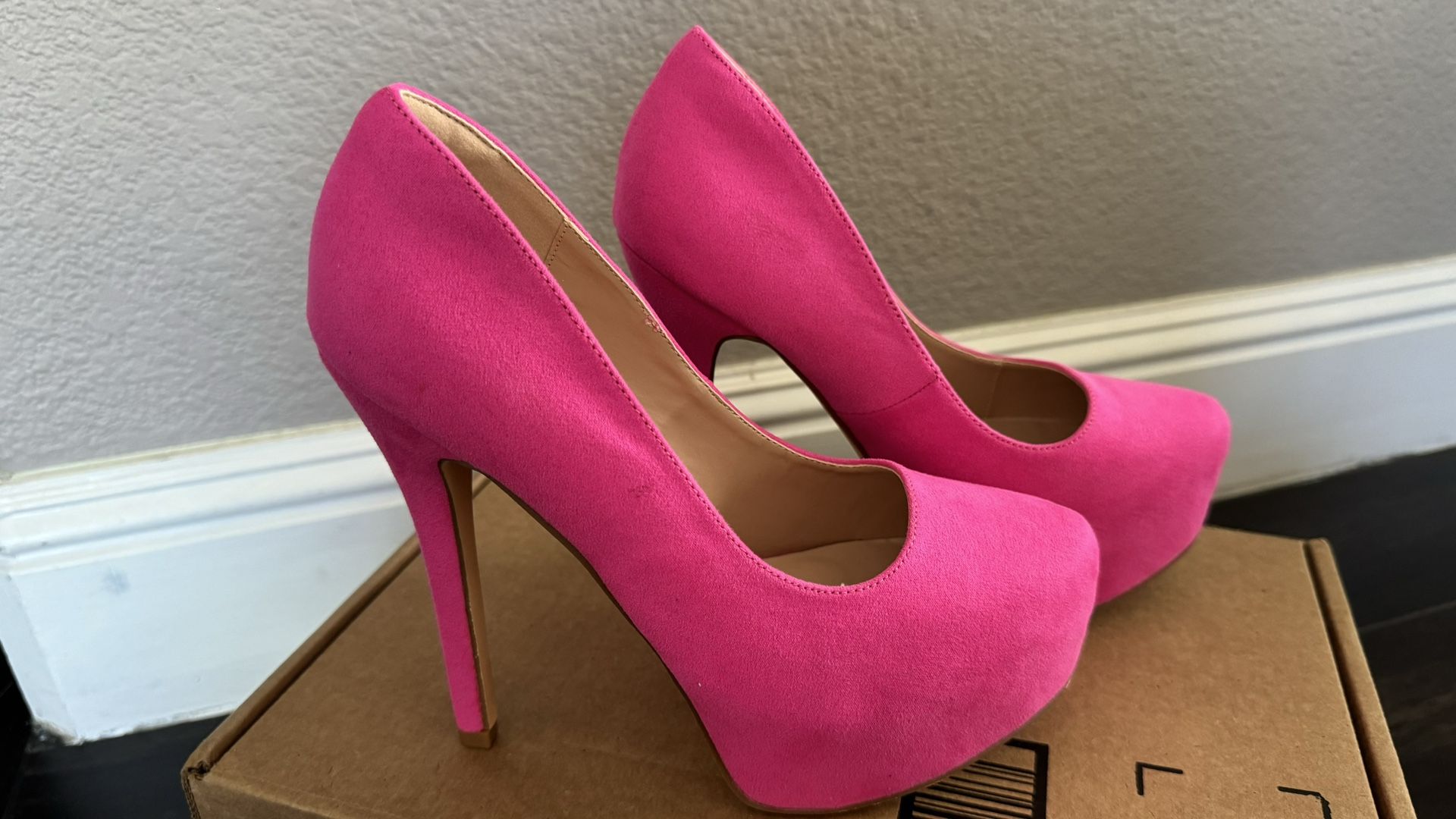 Brandnew Beautiful Hot Pink Heels Size 6.5 Retail Value $146.99 + Tax