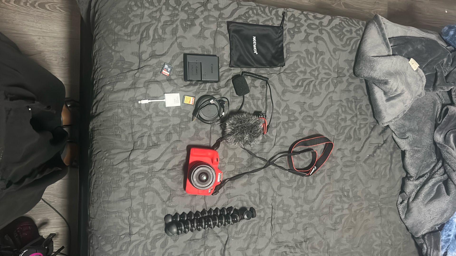 Canon eos Flip screen camera with equipment