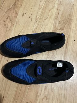 Size 10 Men’s Water Shoes 
