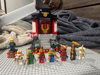 LEGO Ninjago legacy display set  with Minifigures