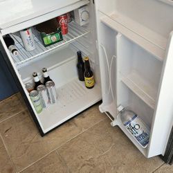 GE Mini Fridge