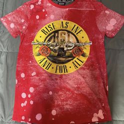 Red Roses Tee Great Condition/ Size Medium/ 