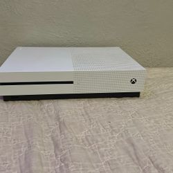 Xbox Series One S White Controller And Black Controller. The Black Controller Is Missing A Back Plate. (look At The Description)