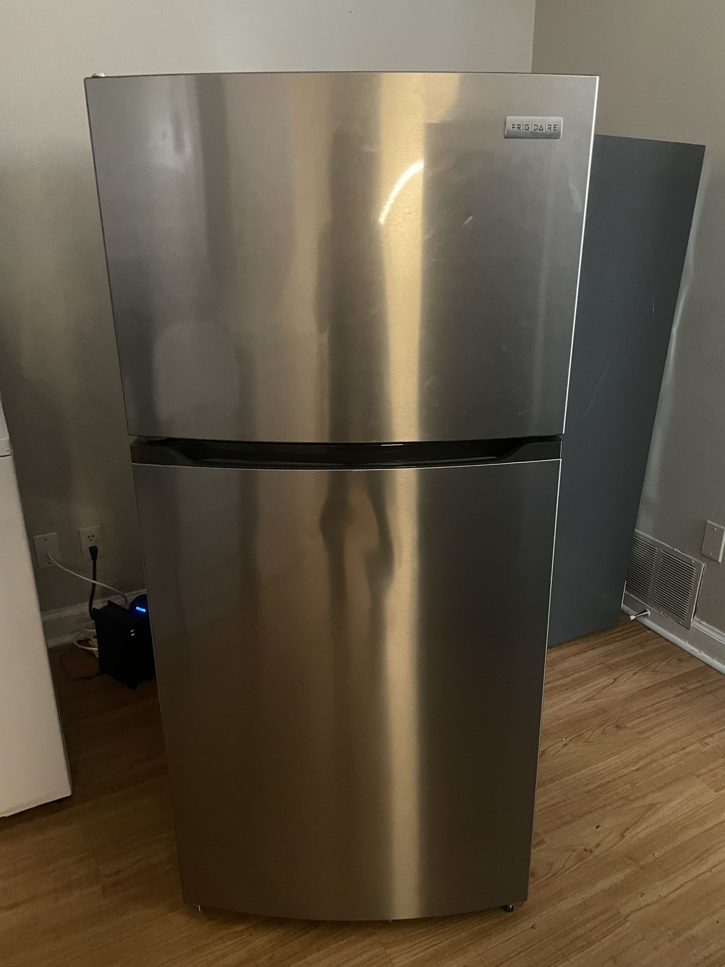 Frigidaire Top Freezer Refrigerator #3