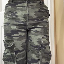 Green Camo Cargo Pants Medium
