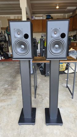 Miller & Kreisel M&K Bookshelf 75 Hi End speakers with stands