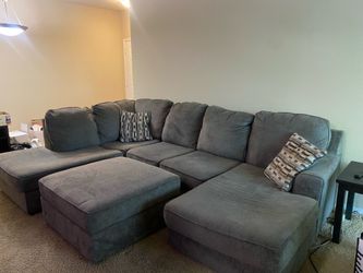 Gray sectional w/ ottoman