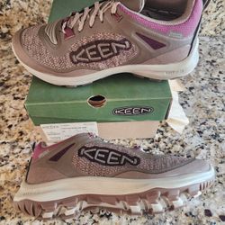 Women Keen Hiking Shoes 7 New In Box 