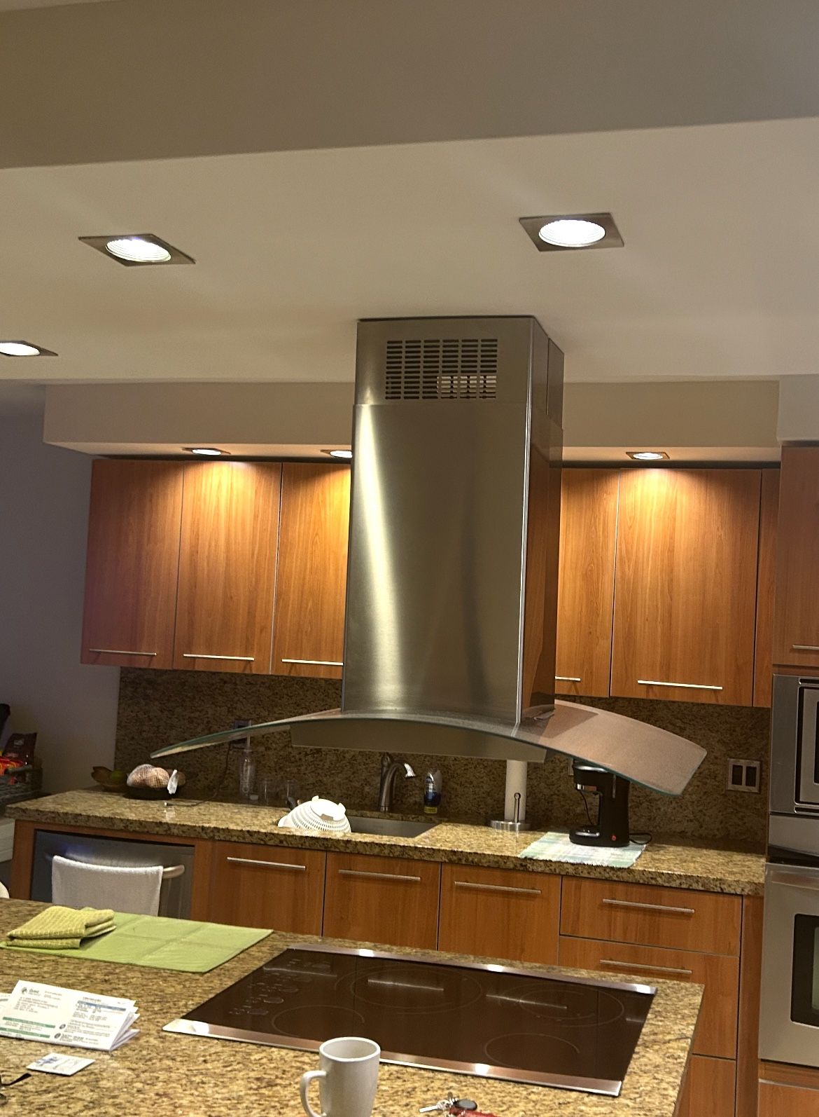 Mint Pre Owned Range Hood