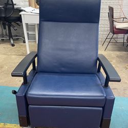Chair, SF, Hill-Rom Lay Flat Medical Recliner P9084 Blue